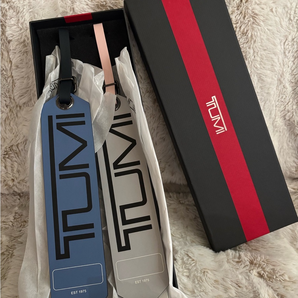 SOLD TUMI heart matching set luggage tag